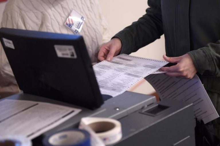 Un juez estadounidense ordena papeletas en lengua española