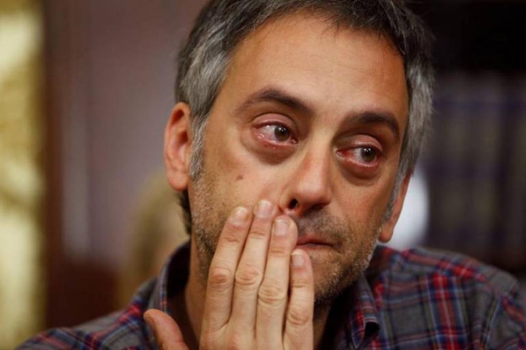 Llorando, el alcalde de la ultraizquierda Julio Ferrero tras perder la alcaldía de La Coruña