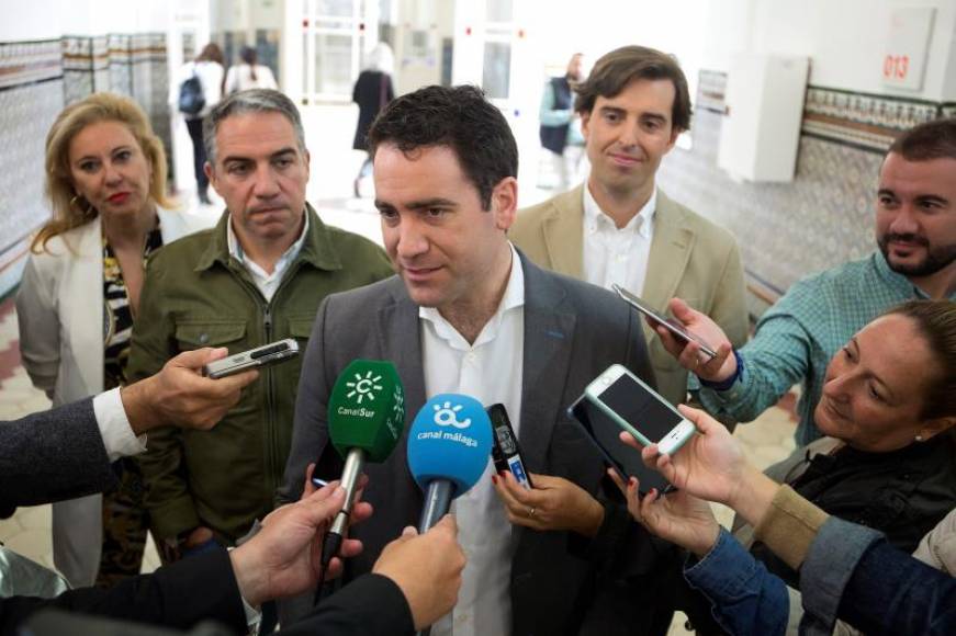 FOTOGRAFÍA. MADRID (ESPAÑA), 04.05.2019. El secretario general del PP, Teodoro García Egea (c), y el presidente del PP de Málaga, Elías Bendodo (i). Efe.
