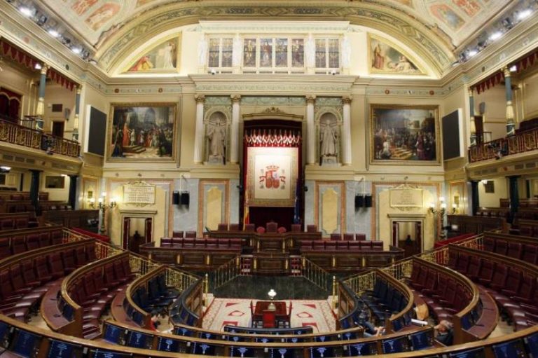 Sánchez, Casado, Iglesias y Rivera se reparten las sillas de la Mesa del Congreso