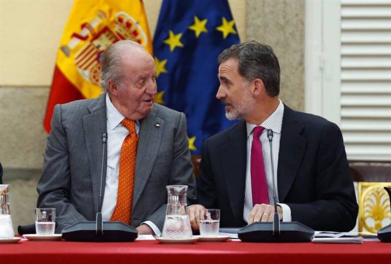 El Rey don Juan Carlos comunica su total retirada de la vida pública