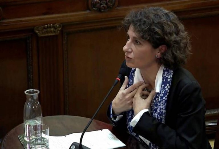 Tribunal a la testigo separatista: «No viene aquí para expresar su grado de alucinación»