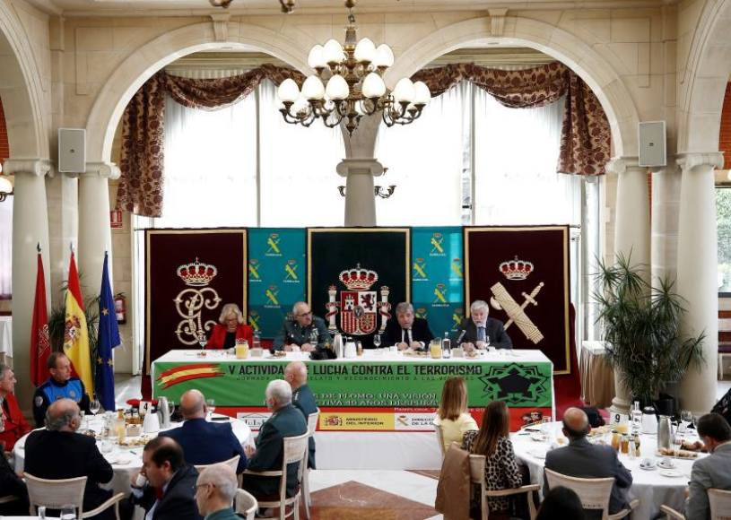 FOTOGRAFÍA. PAMPLONA (ESPAÑA), 07.05.2019. (De izda. a dcha.). Fanny castro, directora del IUISI, Valentín Díaz Coronel de la Guardia Civil. Efe