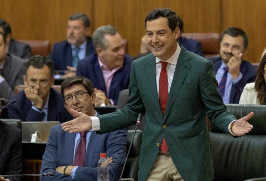 FOTOGRAFÍA. PARLAMENTO DE ANDALUCÍA (SEVILLA) ESPAÑA, 03.04.2019. El presidente andaluz, Juanma Moreno, junto al vicepresidente Juan Marín (CS) (i). Efe.