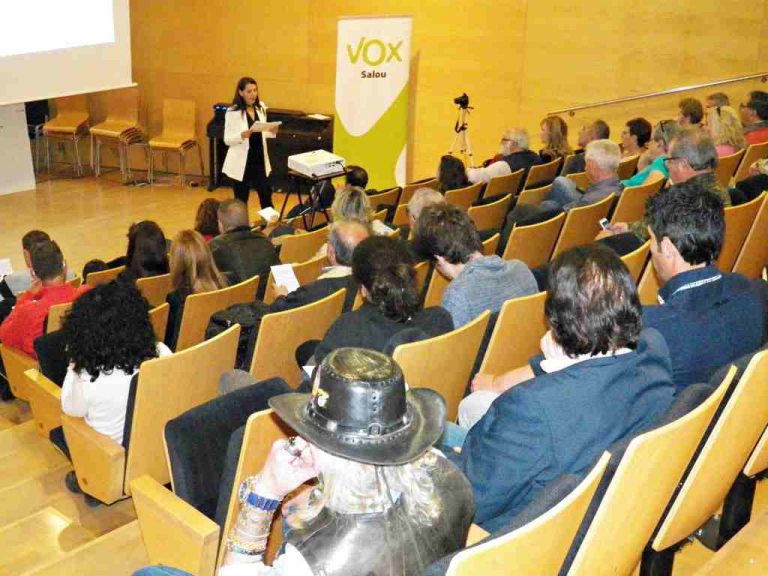 La candidata de VOX por Salou se reivindica como la voz de la Derecha sin complejos