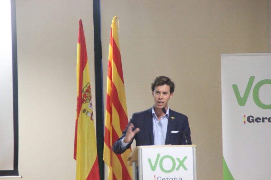 FOTOGRAFÍA. SALT (GERONA), 11.05.2019. Vista de los simpatizantes y militantes de VOX hoy en el Auditorio Coma Cros de Salt (Gerona). Lasvocesdelpueblo (105)