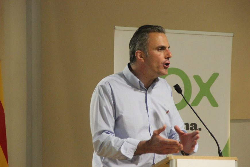 FOTOGRAFÍA. SALT (GERONA), 11.05.2019. Vista de los simpatizantes y militantes de VOX hoy en el Auditorio Coma Cros de Salt (Gerona). Lasvocesdelpueblo (128)
