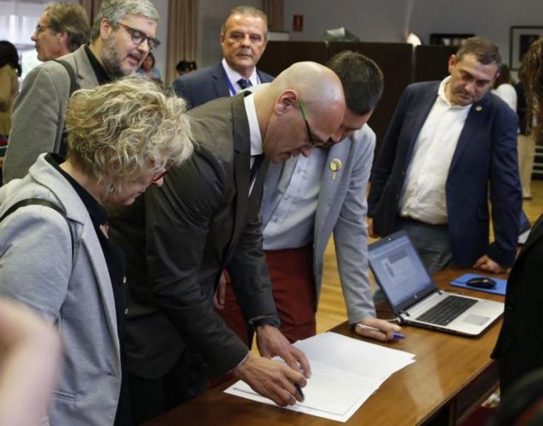 Vuelve a la cárcel el preso separatista Raúl Romeva tras recoge su acta en el Senado