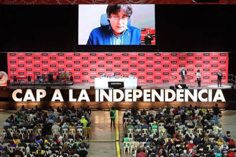 Puigdemont: «Hemos vencido a España y mañana quedará documentado»
