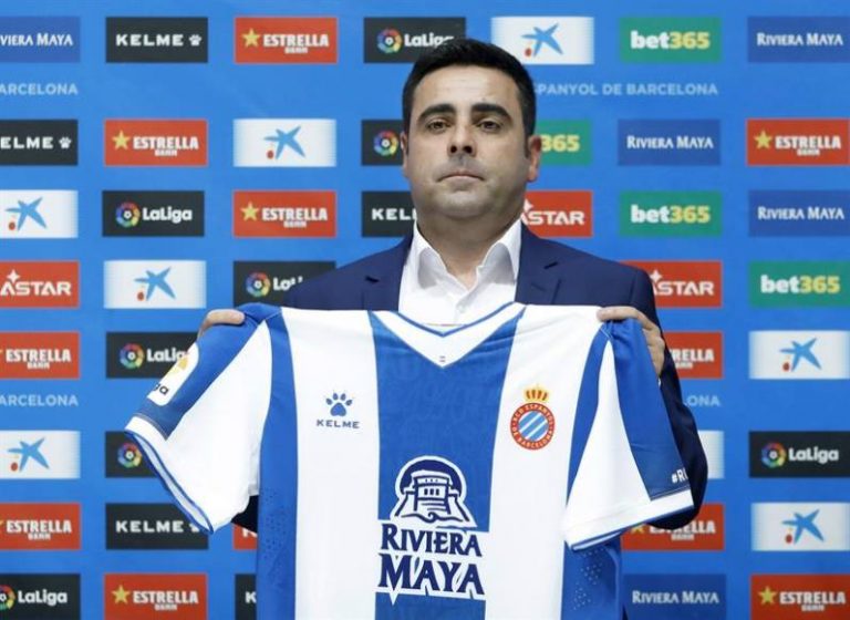 FOTOGRAFÍA. BARCELONA (ESPAÑA), 07.06.2019. David Gallego, posa durante su presentación, este viernes en el RCDE Stadium como nuevo entrenador del primer equipo del RCD Espanyol. Efe