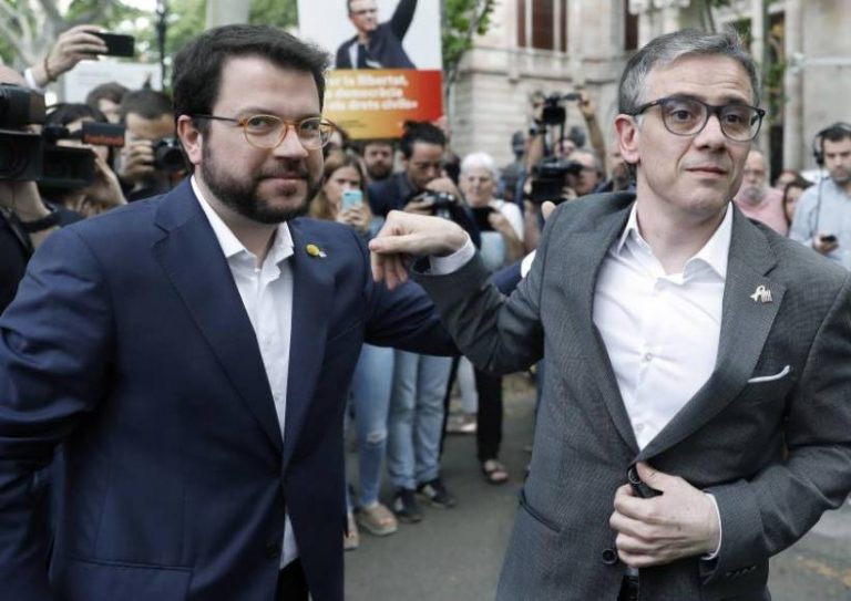 FOTOGRAFÍA. BARCELONA (ESPAÑA), 07.06.2019. fe - El vicepresidente del Govern, Pere Aragonès (ERC) (i) junto al encausado diputado de ERC y exsecretario de Vicepresidencia, Josep Maria Jové. Efe