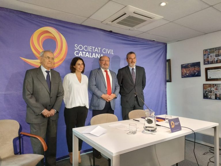 «Foro España» firma un acuerdo de «colaboración» con «Societat Civil Catalana»