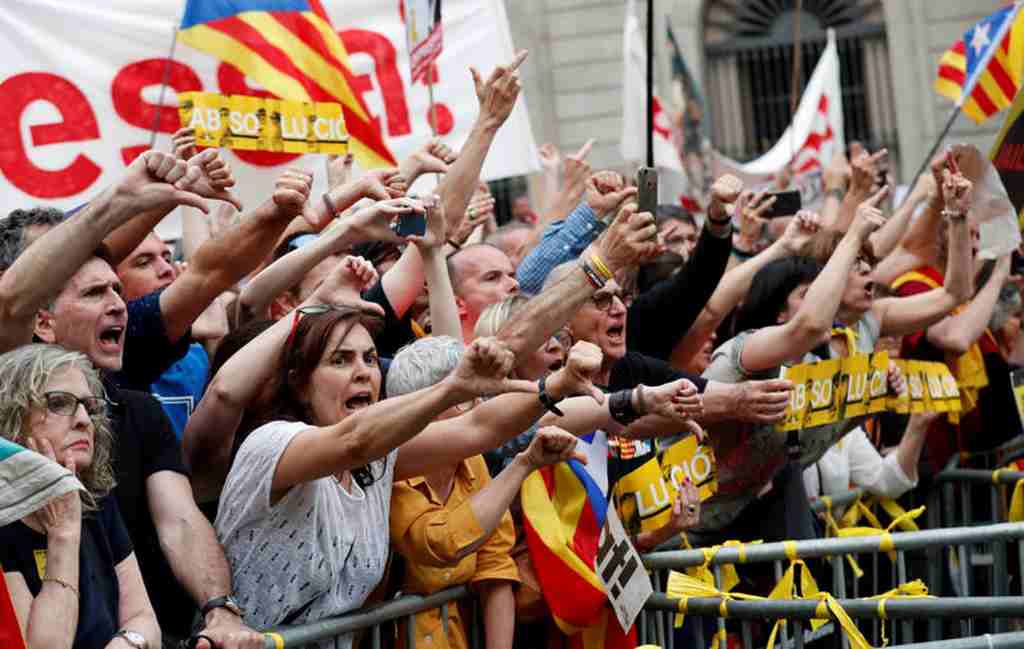 FOTOGRAFÍA. BARCELONA (ESPAÑA), 15.06.2019. La concentración contra la investidura de la alcaldesa de la ultraizquierda Podemos (Los Comunes), Ada Colau Ballano. Reuters.