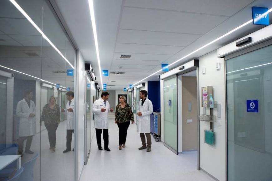 FOTOGRAFÍA. BARCELONA (ESPAÑA), 25.07.2019. Vista de dos médicos hoy en el Hospital Vall D'Hebron de Barcelona (España). Efe