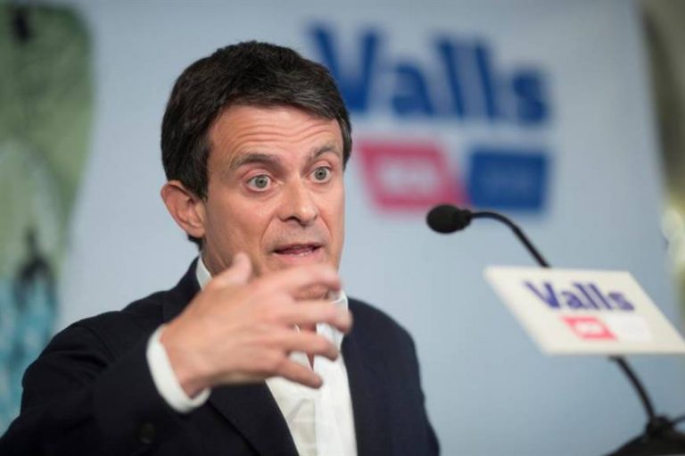 FOTOGRAFÍA. BARCELONA (ESPAÑA), MAYO DE 2019. El exprimer ministro francés Manuel Valls, en una imagen de campaña electoral de las municipales del 26 de mayo de 2019. Efe