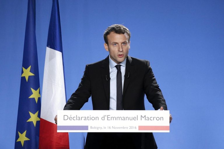 Francia: Emmanuel Macron amenaza con «sancionar» a sanitarios «no vacunados» ante las muertes de vacunados con 2 dosis