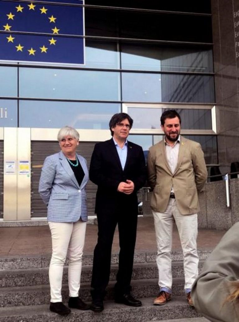 FOTOGRAFÍA. BRUSELAS (BÉLGICA), JUNIO DE 2019. Los delincuentes separatistas huidos del Procés, el expresidente de la Generalidad de Cataluña, Carles Puigdemont (c). Efe