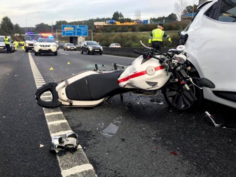 FOTOGRAFÍA. ESPAÑA, AÑO 2019. Accidente de tráfico en una carretera española en el que está involucrado un motorista. Efe