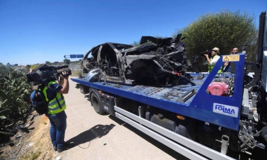 FOTOGRAFÍA. KM 17 DE A376 ULTRERA (SEVILLA) ESPAÑA, Imagen que muestra el vehículo en el que viajaba el futbolista Antonio Reyes. Efe