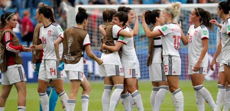 FOTOGRAFÍA. LE HAVRE (FRANCIA), 17.07.2019. Las jugadoras de la selección española celebran la clasificación para octavos de final del Mundial de Francia 2019. Efe.