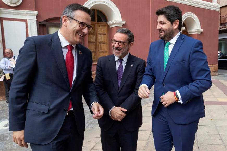 FOTOGRAFÍA. LORCA (MURCIA) ESPAÑA, 08.07.2019. El presidente de la Comunidad de Murcia Fernando López Miras (d) (PP). Efe FOTOGRAFÍA. LORCA (MURCIA) ESPAÑA, 08.07.2019. El presidente de la Comunidad de Murcia Fernando López Miras (d) (PP). Efe