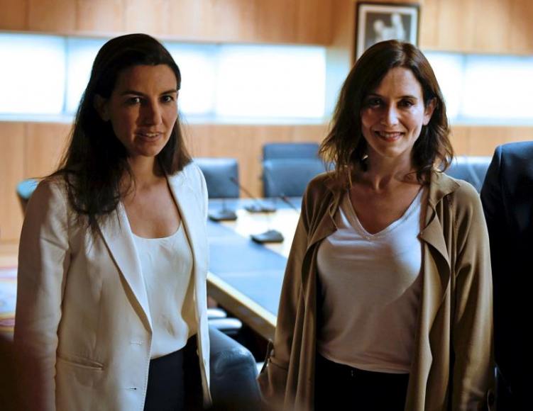 FOTOGRAFÍA. MADRID (ESPAÑA), 11.07.2019. Las candidatas del PP y de Vox para la Comunidad de Madrid, Isabel Díaz Ayuso (d), y Rocío Monasterio (i). Efe FOTOGRAFÍA. MADRID (ESPAÑA), 11.07.2019. Las candidatas del PP y de Vox para la Comunidad de Madrid, Isabel Díaz Ayuso (d), y Rocío Monasterio (i). Efe