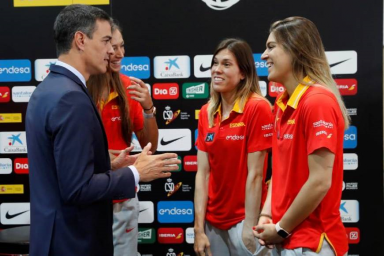 Sánchez a las españolas de Baloncesto: «Sois ejemplo de muchas cosas buenas»