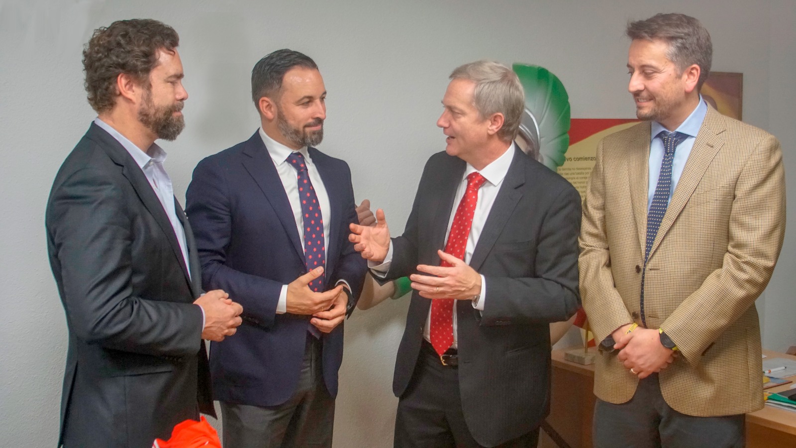 FOTOGRAFÍA. MADRID (ESPAÑA), 24.07.2019. El presidente de VOX, Santiago Abascal (2ª a la izquierda), junto al diputado y portavoz de VOX. Ñ Pueblo FOTOGRAFÍA. MADRID (ESPAÑA), 24.07.2019. El presidente de VOX, Santiago Abascal (2ª a la izquierda), junto al diputado y portavoz de VOX. Ñ Pueblo