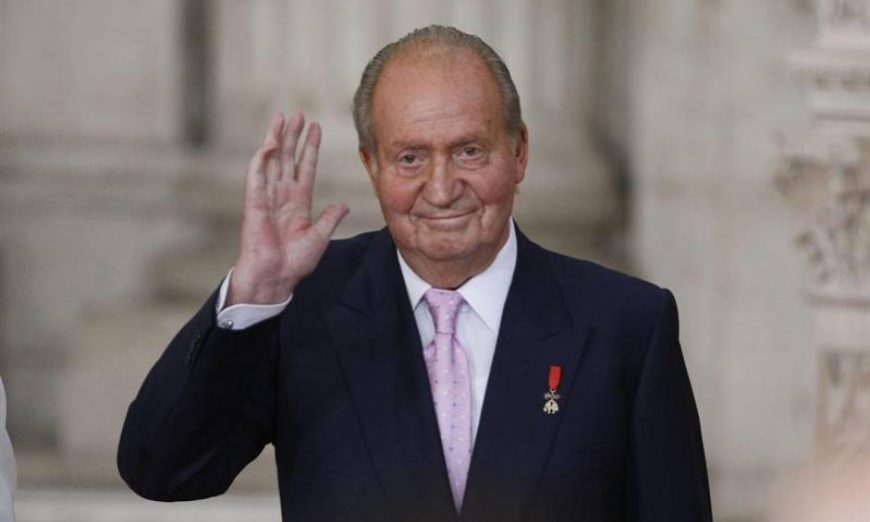 FOTOGRAFÍA. MADRID (ESPAÑA), AÑO 2019. El rey Juan Carlos saluda. Efe