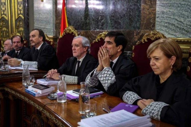 FOTOGRAFÍA. MADRID (ESPAÑA), TRIBUNAL DLE PROCÉS, JUNIO DE 2019. El presidente del tribunal y ponente de la sentencia, Manuel Marchena (3i), junto a los magistrados, Luciano Varela (i). Efe