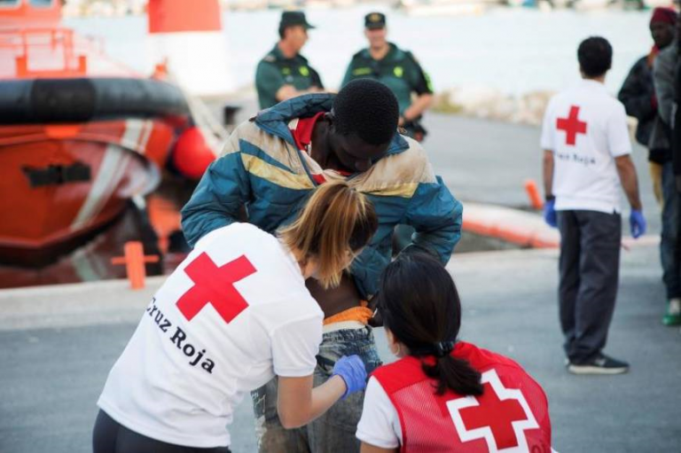 Llegan a España 62 de los 137 inmigrantes rescatados