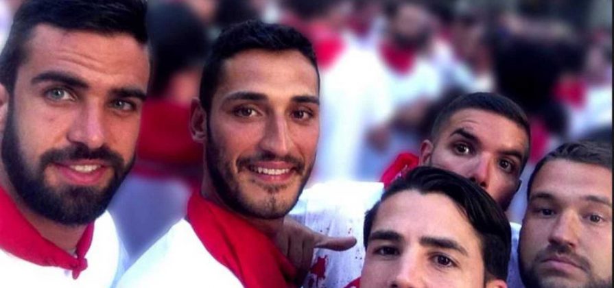 FOTOGRAFÍA. PAMPLONA (NAVARRA), SAN FERMINES 2016. Captura del vídeo de los miembros de 'La Manada' durante los Sanfermines de 2016. Efe