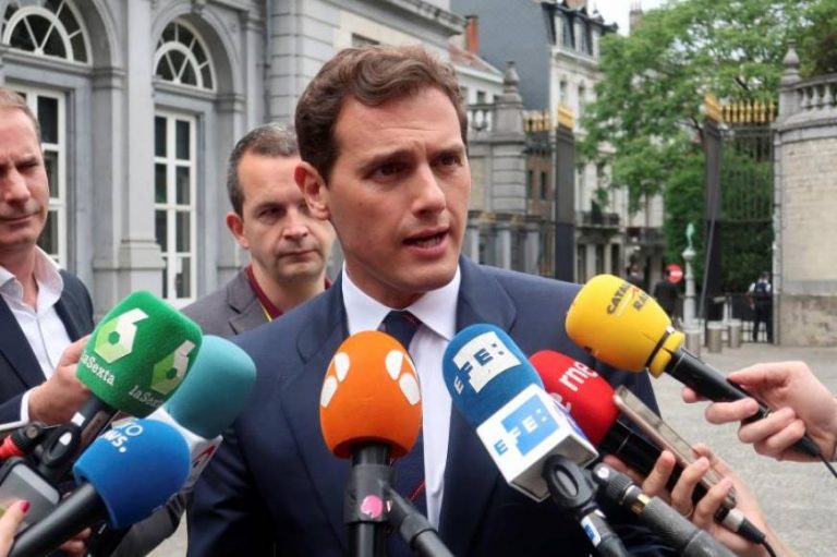 Rivera dice que «Macron (Francia) apoya los acuerdos» entre Ciudadanos, VOX y PP