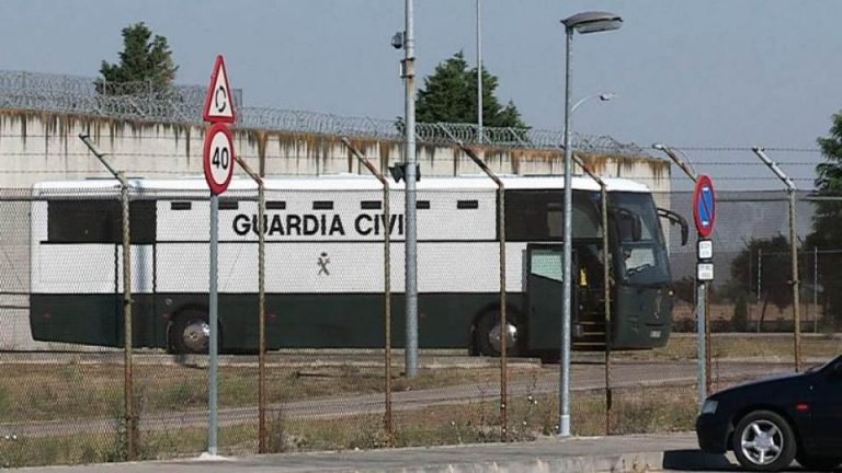 FOTOGRAFÍA. PRISIÓN DE ZUERA 8ZARAGOZA) ESPAÑA, AÑO 2019. Imagen de un traslado anterior de los reclusos en prisión. Zuera (Zaragoza). Efe.