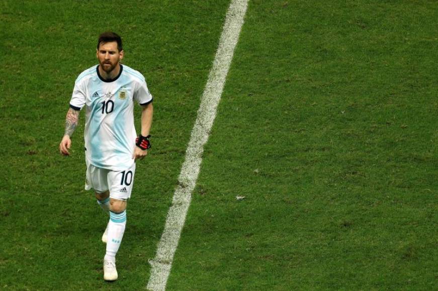 FOTOGRAFÍA. SALVADOR (BRASIL), 15.07.2019. Lionel Messi de Argentina durante el partido Argentina-Colombia del Grupo B de la Copa América. Efe. FOTOGRAFÍA. SALVADOR (BRASIL), 15.07.2019. Lionel Messi de Argentina durante el partido Argentina-Colombia del Grupo B de la Copa América. Efe.