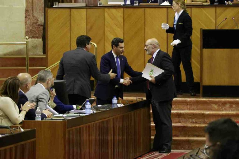VOX firma un acuerdo con Gobierno de Cs y PP y retira el veto al presupuesto andaluz