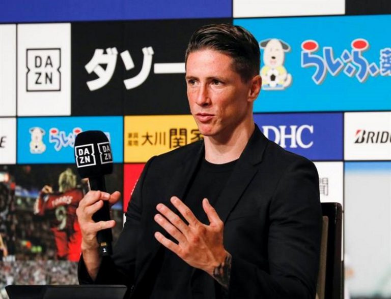 El futbolista español Fernando Torres anuncia su retirada