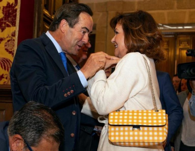 FOTOGRAFÍA. TOLEDO (ESPAÑA), 16.07.2019. La vicepresidenta del Gobierno, Carmen Calvo y el ex ministro y expresidente de Castilla-La Mancha, José Bono. Efe