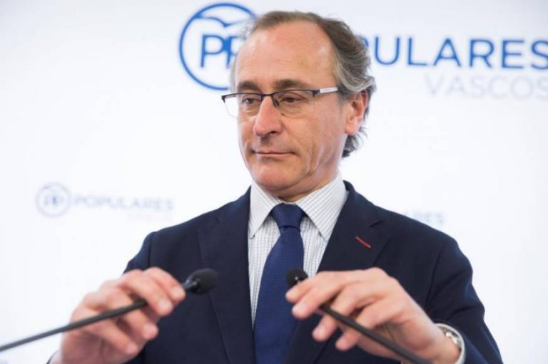 FOTOGRAFÍA. VITORIA (ESPAÑA), 03.06.2019. El presidente del PP vasco, Alfonso Alonso, anuncia en rueda de prensa en Vitoria este lunes. Efe