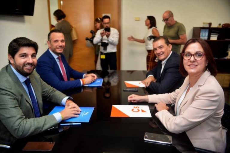 VOX, Ciudadanos y PP pactan un acuerdo de Gobierno en Murcia