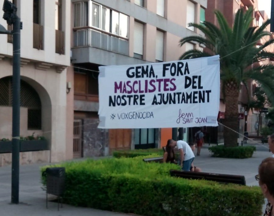 FOTOGRAFÍA. ALICANTE (ESPAÑA), 25.07.2019. Vista de la pancarta xenófoba que el colectivo ultraizquierdista proindependentismo. Efe