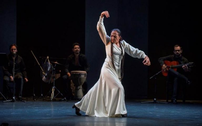 La bailaora Carmen Cortés pone a compás los versos de Sor Juana Inés con éxito