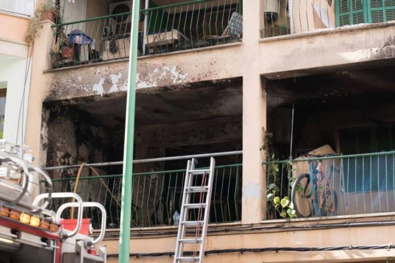 Cinco quemados, uno crítico, en el incendio de un edificio en Mallorca