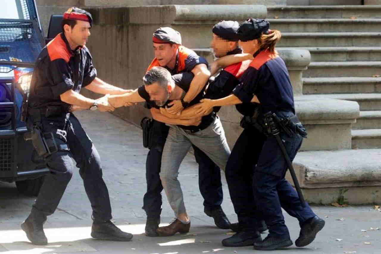 FOTOGRAFÍA. BARCELONA (ESPAÑA), 03.07.2019. Los Mossos d'Esquadra han intervenido este miércoles para contener a un tío de la víctima de la violación múltiple de Manresa. Efe