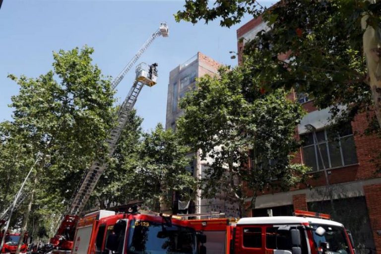 9 heridos en el incendio de una casa Ocupada en Barcelona