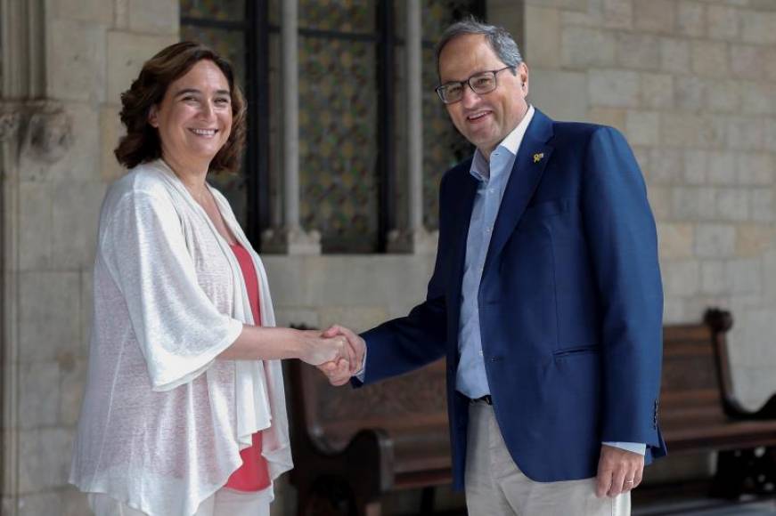 FOTOGRAFÍA. BARCELONA (ESPAÑA), 30.07.2019. El presidente de la Generalitat, Quim Torra, y la alcaldesa de Barcelona, Ada Colau (i). Efe
