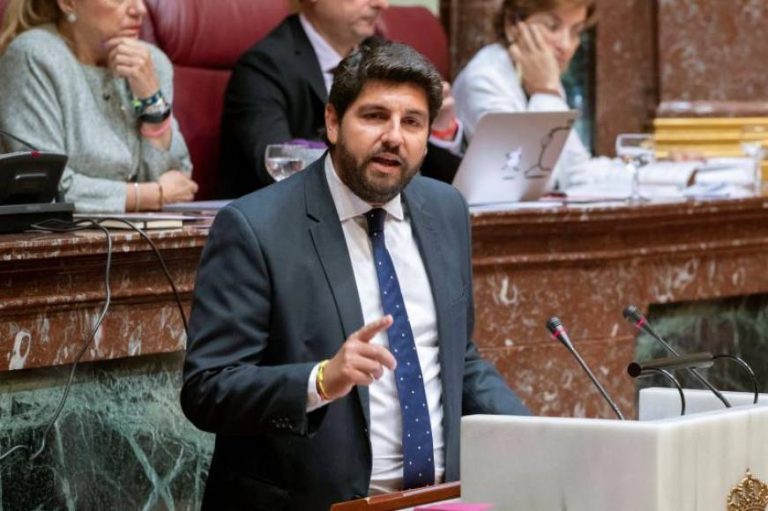 Cs y PP defienden en Murcia la propuesta de su socio VOX sobre adoctrinamiento progre
