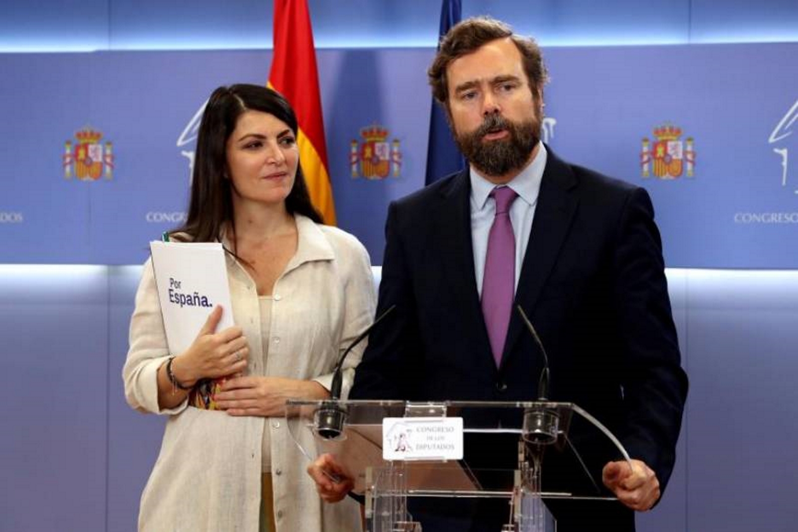 FOTOGRAFÍA. CONGRESO DE LOS DIPUTADOS (MADRID) ESPAÑA, 16.07.2019. Ellos diputados de VOX, Iván Espinosa de los Monteros (D) y Macarena Olona (i). Efe