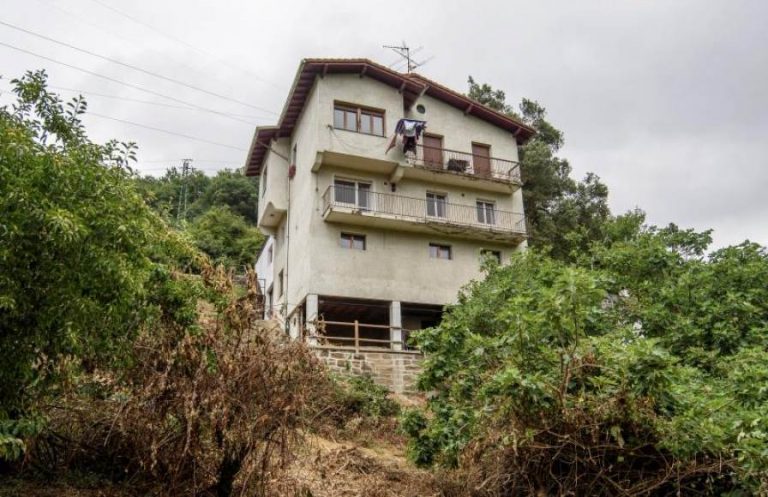 Muere el bebé que ha caído desde una altura de 4 pisos en Güeñes (Vizcaya)