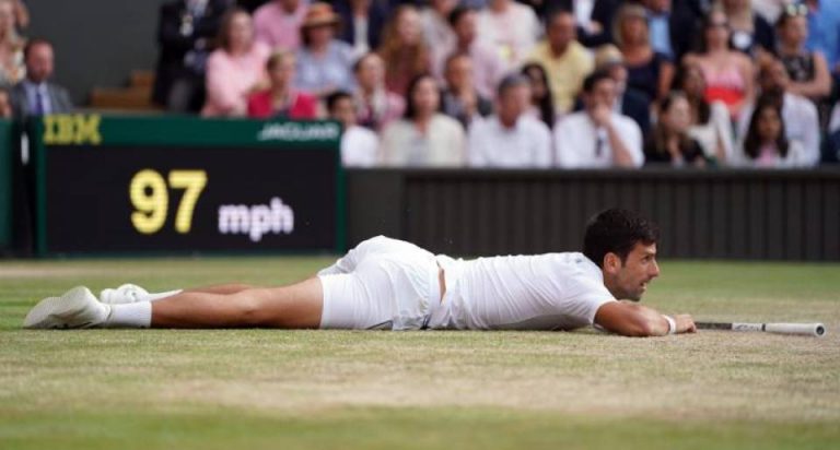 Djokovic logra su quinto trofeo en la final más larga de la historia del Wimbledon